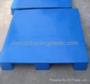 smooth top plastic pallet