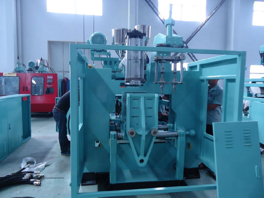 1.5L automatic blow moulding machine 3