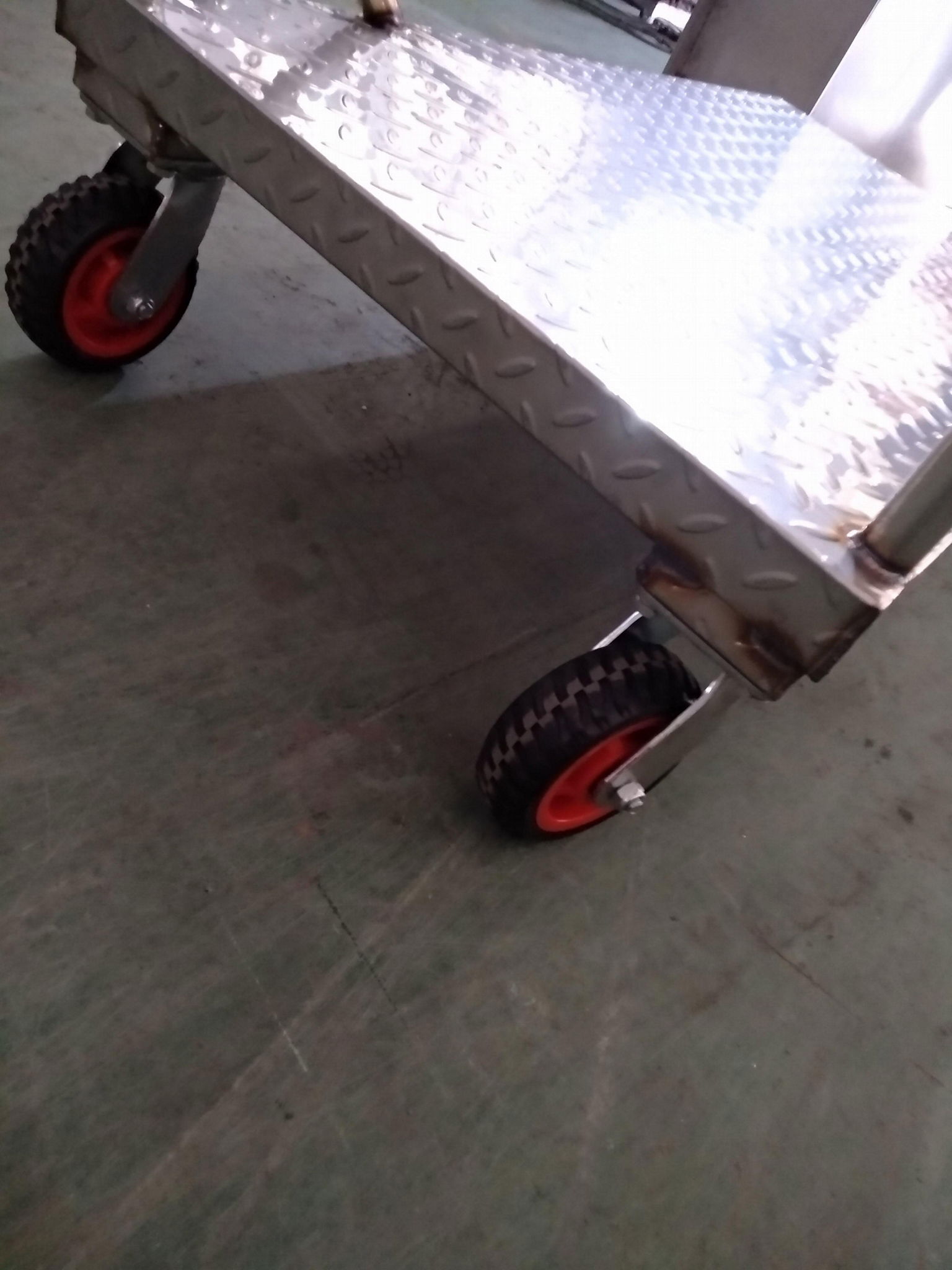 上海厂家生产不锈钢平板推车 3