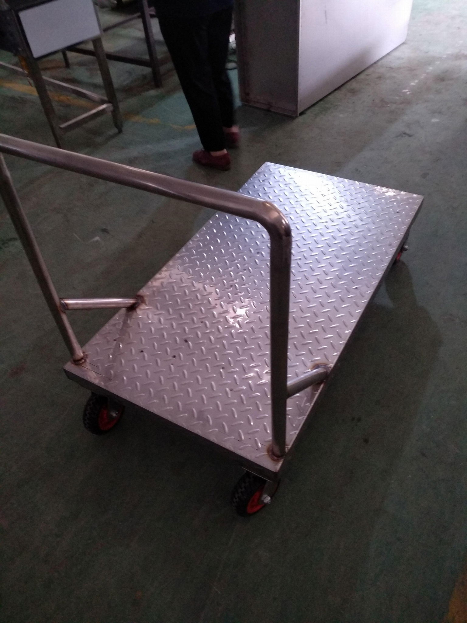 上海厂家生产不锈钢平板推车 4