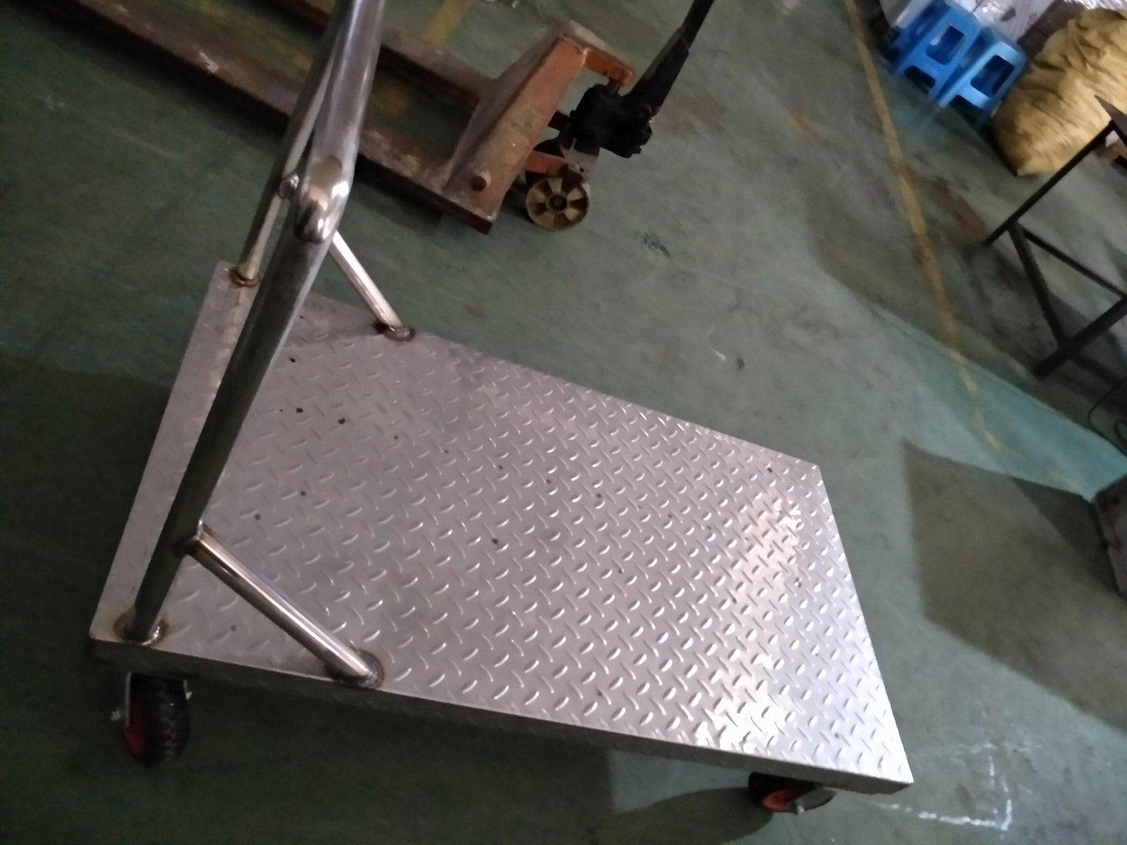 上海厂家生产不锈钢平板推车 5