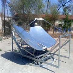 Large automatic solar concentrator with fixed focus