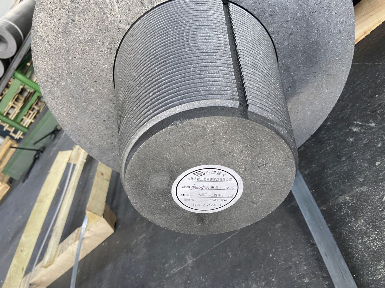 graphite electrode Dia75--600mm.Length: 1200~2700mm Grade:RP,HP,SHP,FG and UHP. 3