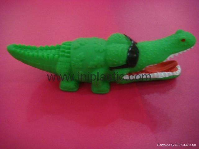 we make vinyl crocodile PVC crocodiles toys tiger vinyl fish squirting fish  3