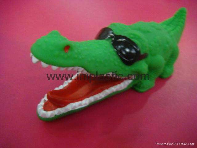 we make vinyl crocodile PVC crocodiles toys tiger vinyl fish squirting fish  5