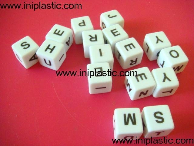 Boggle letter die English letter dice letter cubes spelling bee words seraching 3