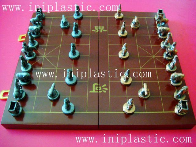   本廠是一間曆史悠久的以以塑料制品及塑料模具為主導的生產廠家，有注塑，超聲，移印，絲印，搪膠，裝配等生產部門, 產品導向為塑料玩具，禮品等等,從概念到圖紙到成品 一氣呵成,我們的特色是： 我們全面，我們專業。更多產品請瀏覽我司網址 網站1：     www.iniplastic.com 網站2：     www.frankhoa.cn.alibaba.com 我們研發生產銷售的產品分為以下幾個系列； 1）科學教育類和各種中小學生教具和益智類產品 2）桌游紙牌遊戲和印刷 3）各種遊戲配件 4）搪膠和遊藝機配件 5）鴨子先生 6）各種新奇特的儲錢罐和錢罐底蓋配件 7）新奇特的電子禮品電子產品如小猴指甲吹干機 8）樹脂膠工藝品 9）筆頭公仔，鑰匙扣，天線球等 10）戶外活動，家居廚房生活用品 11）寵物用品如貓薄荷貓草等等   公司名稱 : 中山市燕麗塑膠制品廠  公司地址 : 中山市南朗鎮第2工業區 郵政編碼 : 528451  電話號碼 : 86-760-85211196  傳真號碼 : 86-760-85526182 網站1：     www.iniplastic.com 網站2：     www.frankhoa.cn.alibaba.com 聯繫人 : 何生 (gm)  聯繫電話 : 13928173290  QQ:  550110839   ======================================== 塑料卡座、名片夾、紙牌卡座、遊戲紙牌卡夾、卡片夾