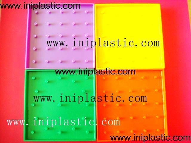我們是塑料制品廠生產多色釘子板|數形板|皮觔板|皮觔幾何板配