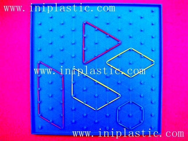 我們是一家塑料制品生產廠家可提供多種過頭釘子板配多色橡皮觔