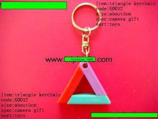 我们玩具厂生产塑料三角形钥匙扣三角形体钥匙扣平面几何教具图形