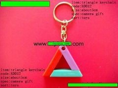 我們玩具廠生產塑料三角形鑰匙扣三角形體鑰匙扣平面幾何教具圖形