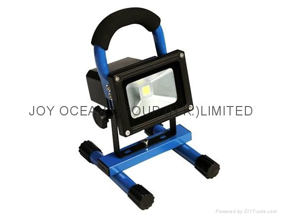 Portable and rechargeable LED flood light  3