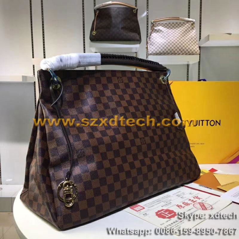 Louis Vuitton Shoulder Bags