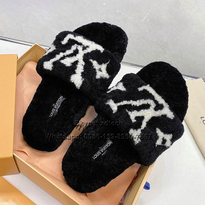 Louis Vuitton Slippers