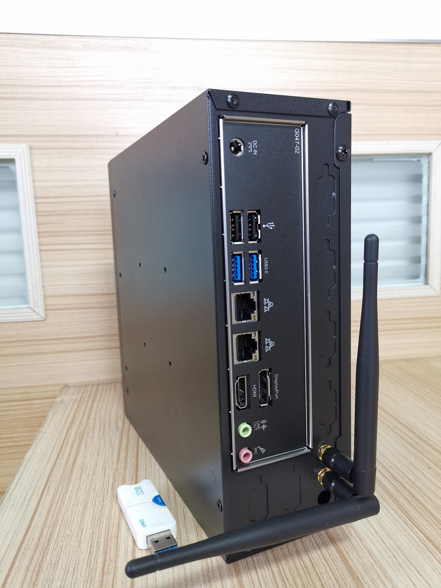 小型工控机高性价比上位机主机 4