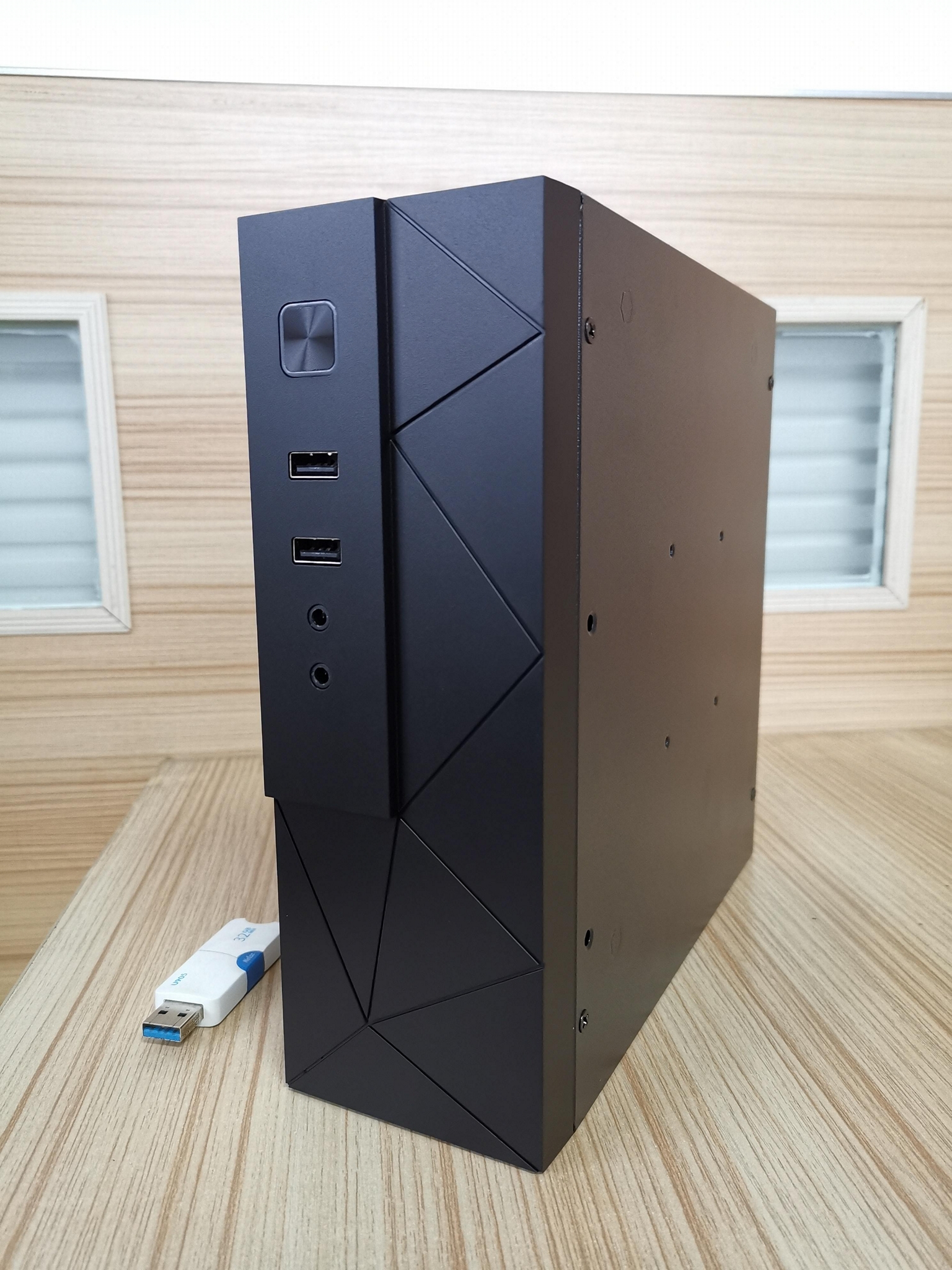 小型工控机高性价比上位机主机 5