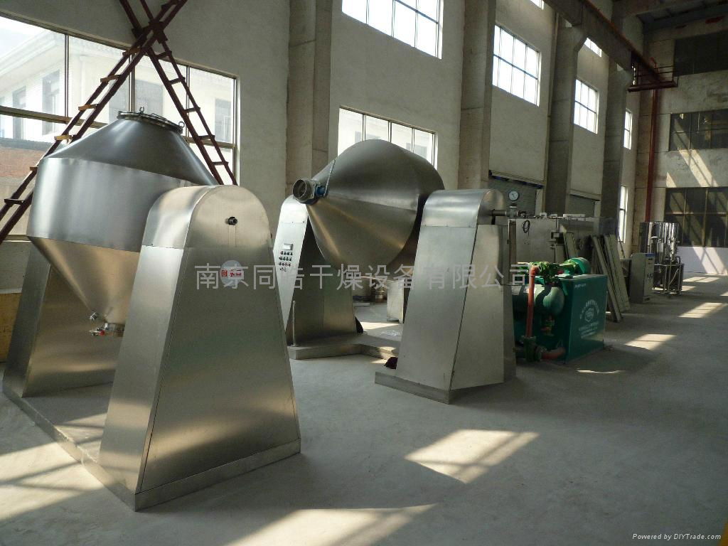 Double cone vacuum dryer