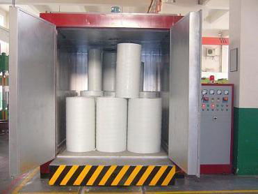 Trolley type drying oven