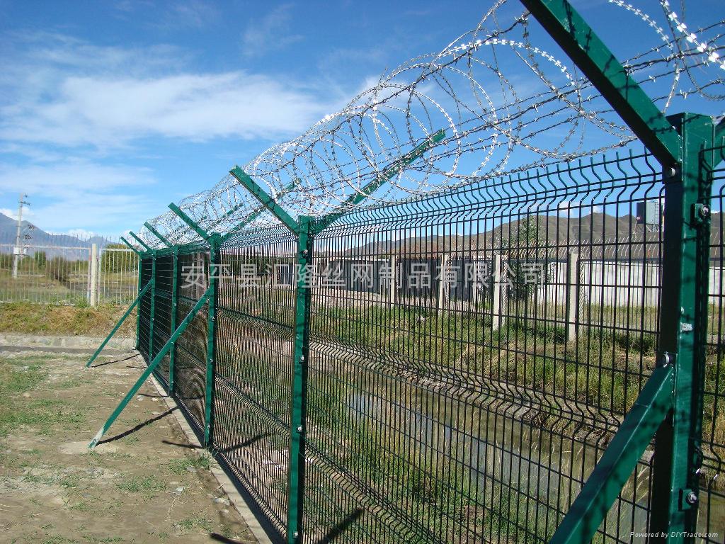 Fencing for airport CW-05