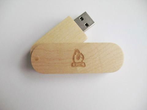 wood04 USB flash drive