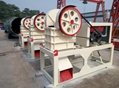   PE200x300 small  stone jaw crusher for laboratory with diesel engine 3