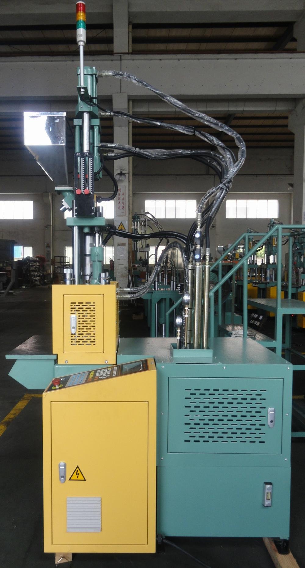 small  vertical injection molding machine 2