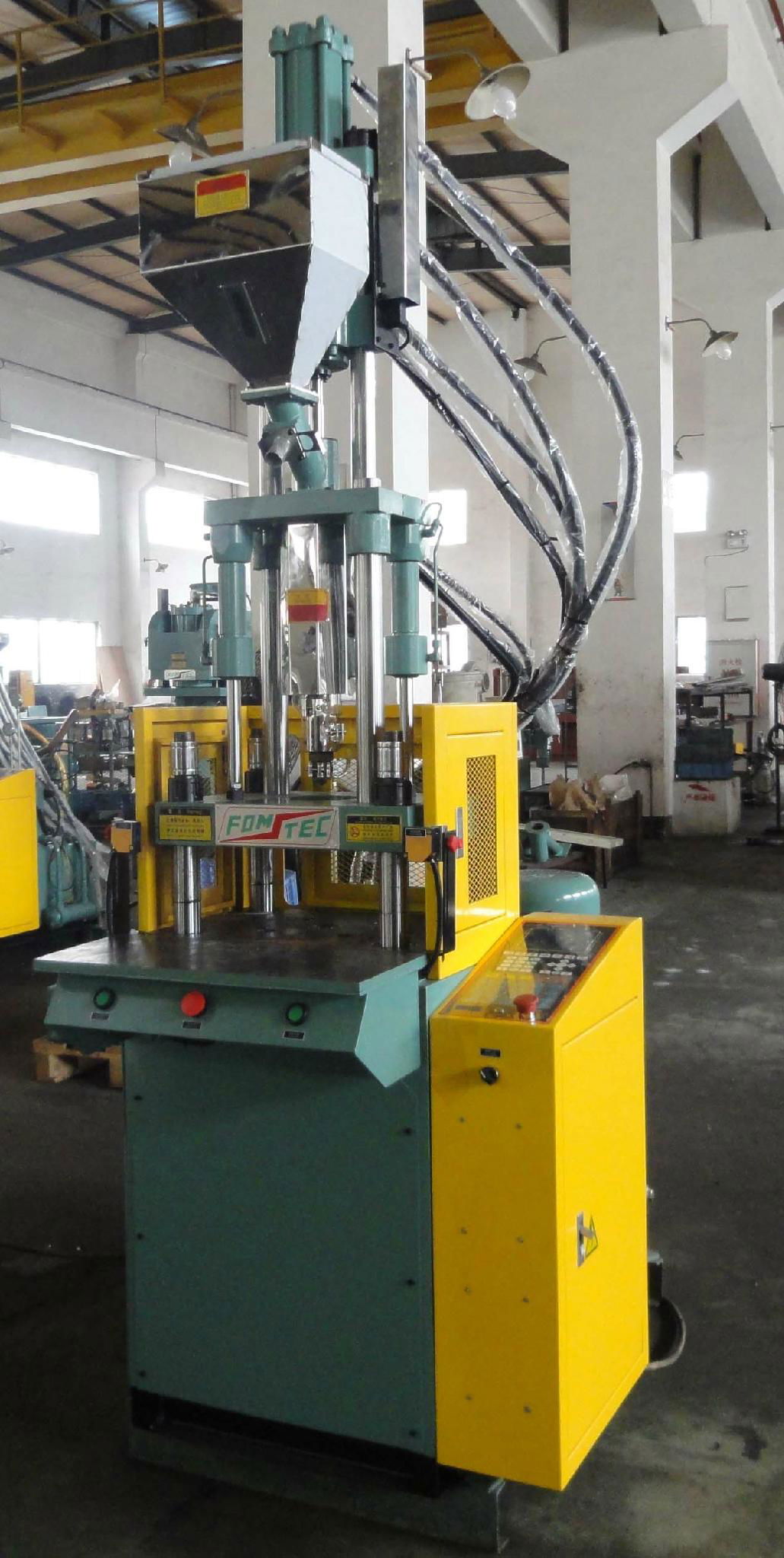 Toothbrush injection molding machine 