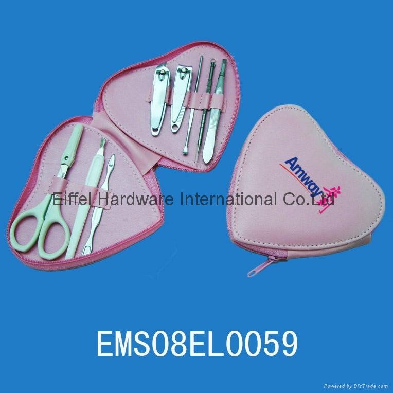 nail care set in heart shape 