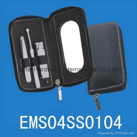 4pcs Nail care set with mirror in black pouch 