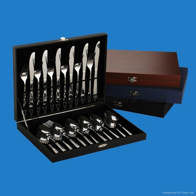24pcs cutlery set in wood box