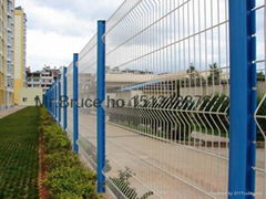 wire mesh fence