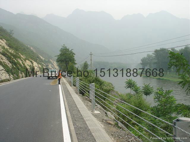 Roadway Rope Fence 3