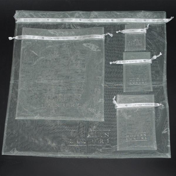 Various sizes of organza bags