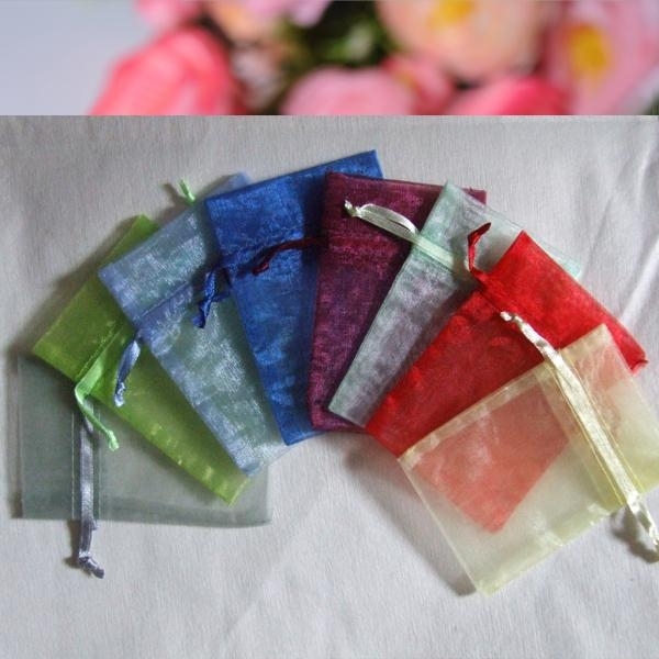 Various sizes of organza bags